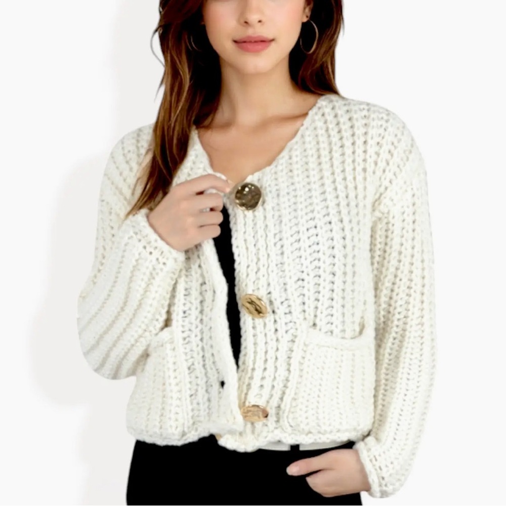 ⚱️🍨🧴Chunky Cream Button-Front Women's Sweater